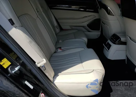 2018 Genesis G90 Ultimate z USA, uszkodzony, nr VIN KMHG54JH0JU042086